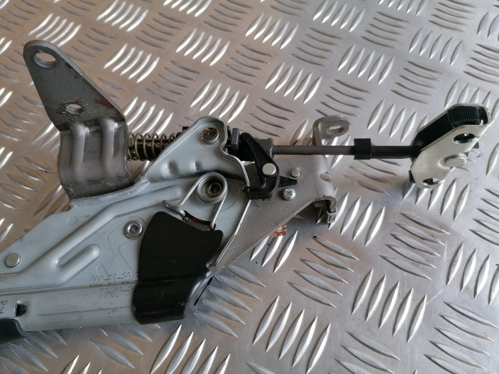 Stāvbremzes svira priekš BMW 1 E87 2009 WHITE