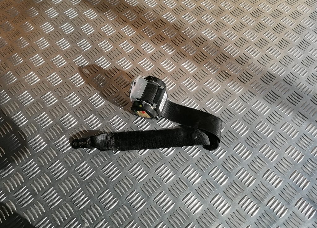 Aizmugurējā kreisa drošības josta priekš BMW 1 E87 2009 WHITE