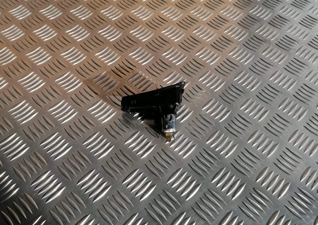 Cigarešu aizdedzināmais priekš BMW 1 E87 2009 WHITE