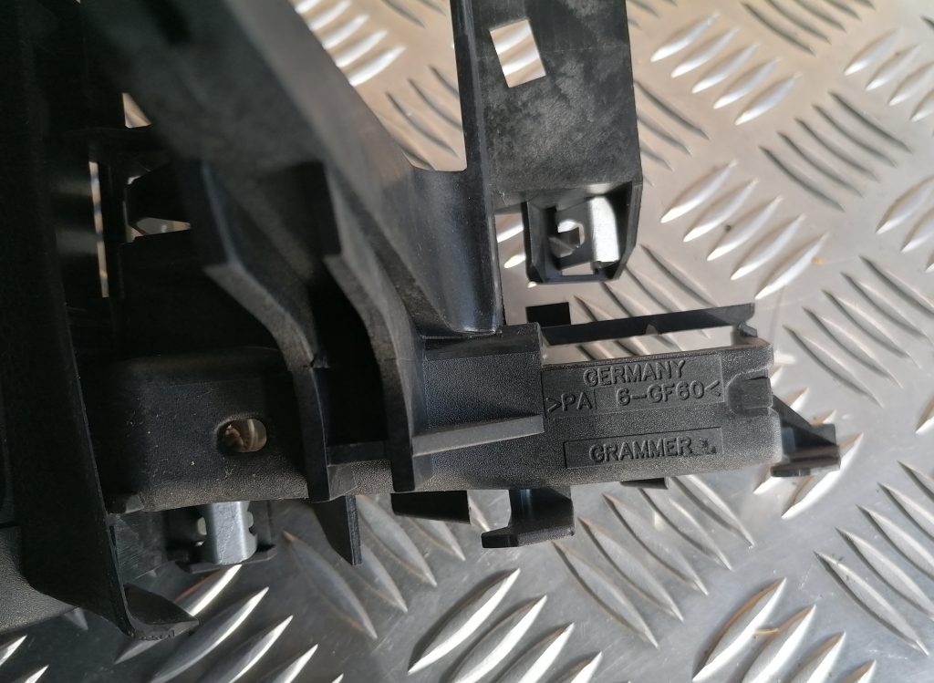 Roku balsts priekš BMW 1 E87 2009 WHITE