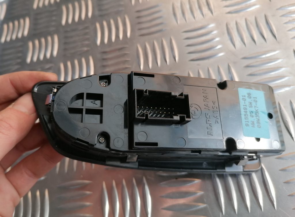 Šofera durvju slēdža pogas priekš BMW 1 E87 2009 WHITE 3 Šofera durvju slēdža pogas priekš BMW 1 E87 2009 WHITE