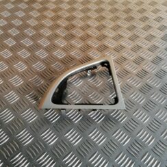 Dekoratīvs rāmis pārnesumu selektoram priekš BMW 1 E87 2009 WHITE