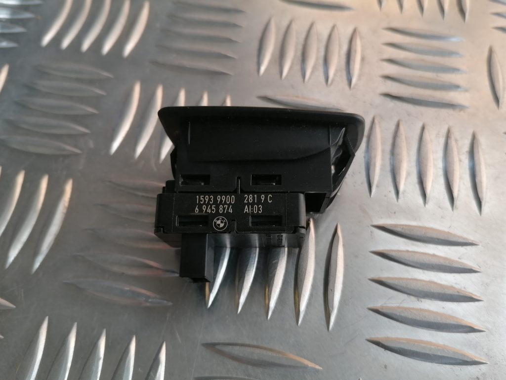 Stikla pacelšanas poga priekš BMW 1 E87 2009 WHITE 2 Stikla pacelšanas poga priekš BMW 1 E87 2009 WHITE