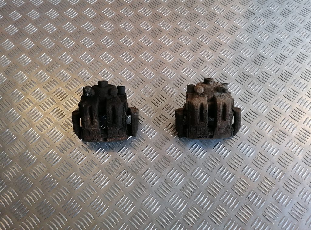 Aizmugurējais kreisais suports priekš BMW 1 E87 2009 WHITE 2 Aizmugurējais kreisais suports priekš BMW 1 E87 2009 WHITE