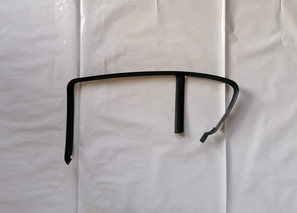 Aizmugurējo labo durvju moldings priekš BMW 1 E87 2009 WHITE 1 Aizmugurējo labo durvju moldings priekš BMW 1 E87 2009 WHITE