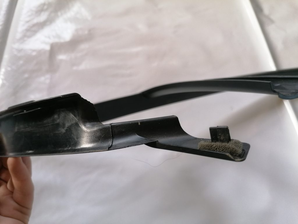 Aizmugurējo labo durvju moldings priekš BMW 1 E87 2009 WHITE 3 Aizmugurējo labo durvju moldings priekš BMW 1 E87 2009 WHITE