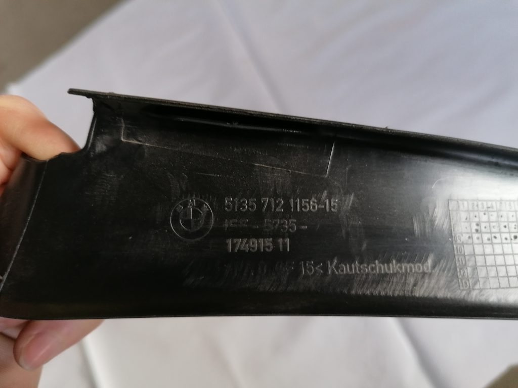 Aizmugurējo labo durvju moldings priekš BMW 1 E87 2009 WHITE 2 Aizmugurējo labo durvju moldings priekš BMW 1 E87 2009 WHITE