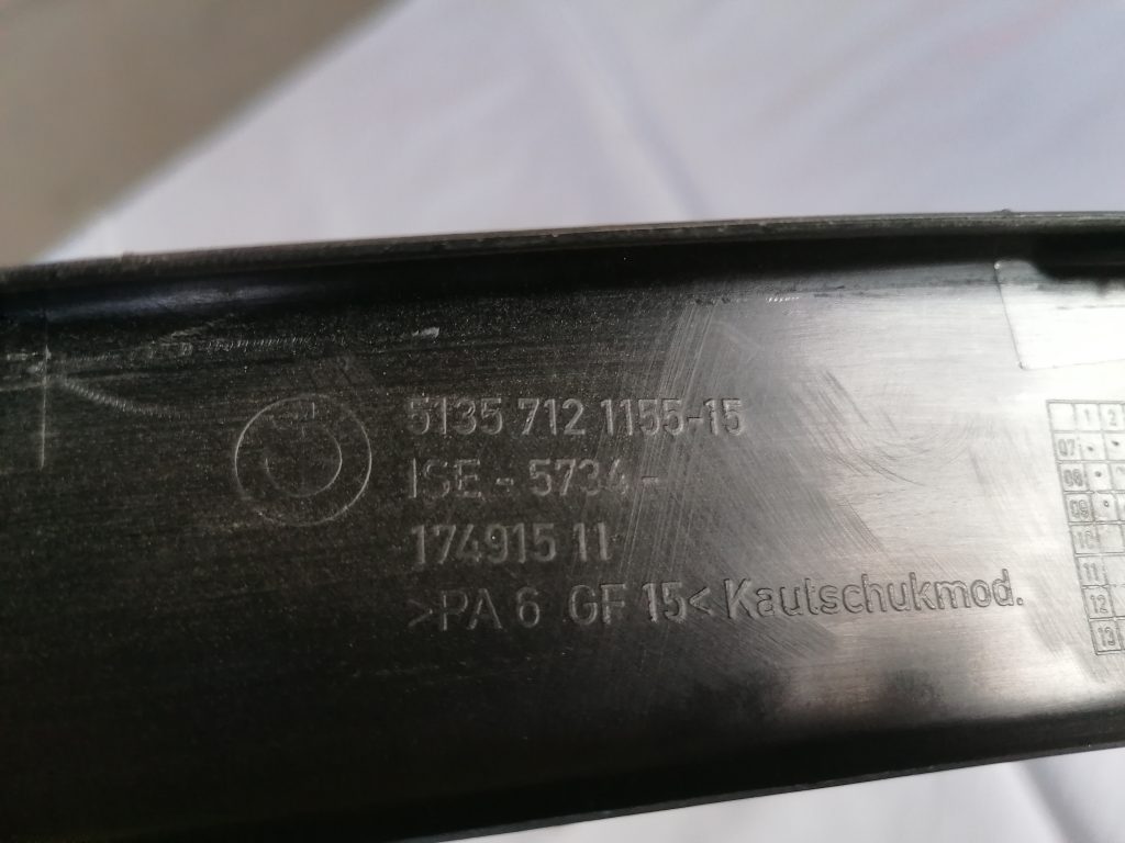 Aizmugurējo kreiso durvju moldings priekš BMW 1 E87 2009 WHITE