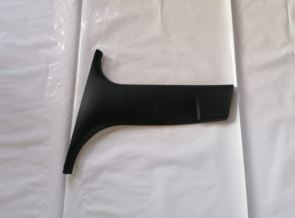 Vidējas salona statnes apdare priekš BMW 1 E87 2009 WHITE