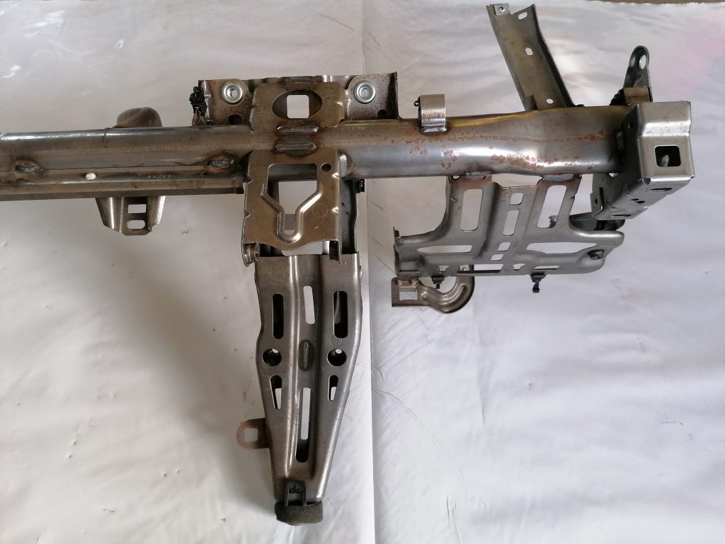 Mērinstrumentu paneļa pastiprinātājs priekš BMW 1 E87 2009 WHITE 4 Mērinstrumentu paneļa pastiprinātājs priekš BMW 1 E87 2009 WHITE