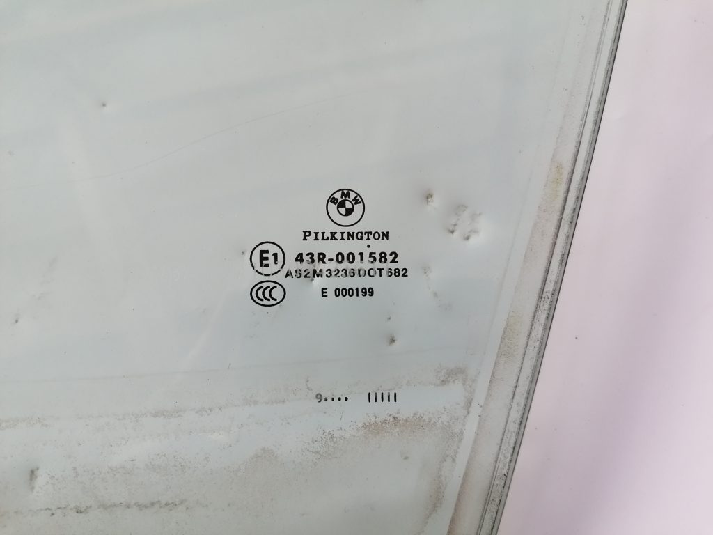 Priekšējo kreiso durvju stikls priekš BMW 1 E87 2009 WHITE