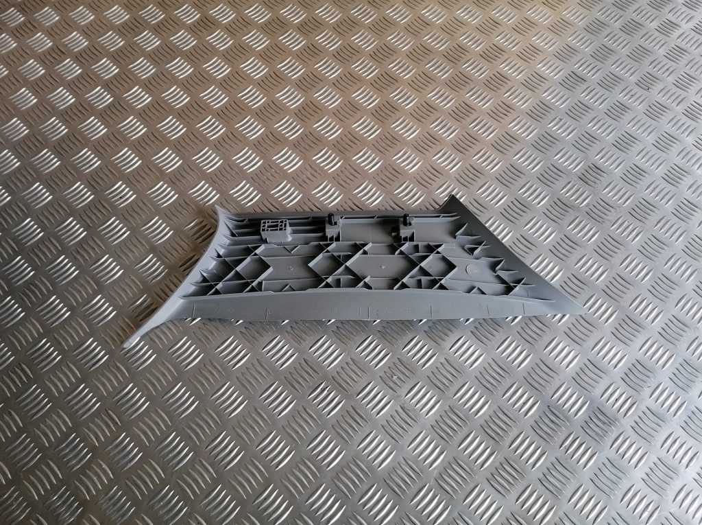 Bagažnieka nodalījuma statnes apdare priekš BMW 1 E87 2009 WHITE