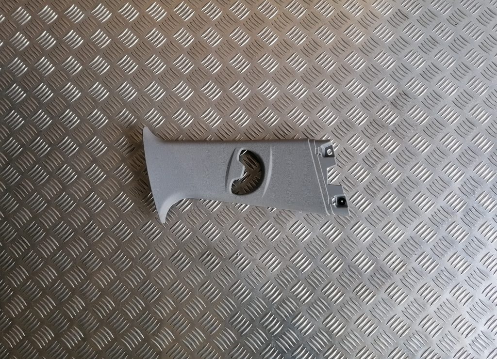 Vidējas salona statnes apdare priekš BMW 1 E87 2009 WHITE