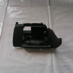 Mantu glabāšanas nodalījums pasažiera pusē priekš BMW 1 E87 2009 WHITE