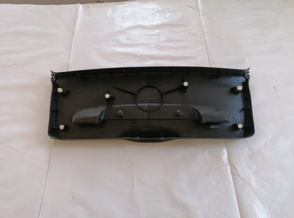 Bagāžnieka vāka liela apdare priekš BMW 1 E87 2009 WHITE