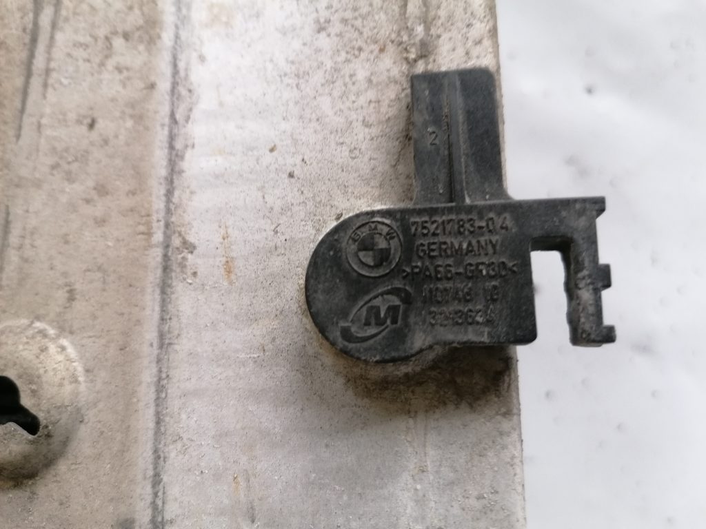 Interkūleris priekš BMW 1 E87 2009 WHITE 3 Interkūleris priekš BMW 1 E87 2009 WHITE