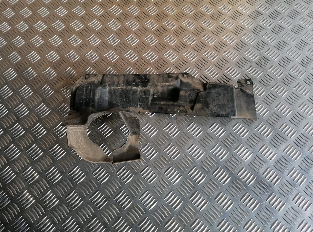 Virsbūves apakšējais aizsargs priekš BMW 1 E87 2009 WHITE 2 Virsbūves apakšējais aizsargs priekš BMW 1 E87 2009 WHITE