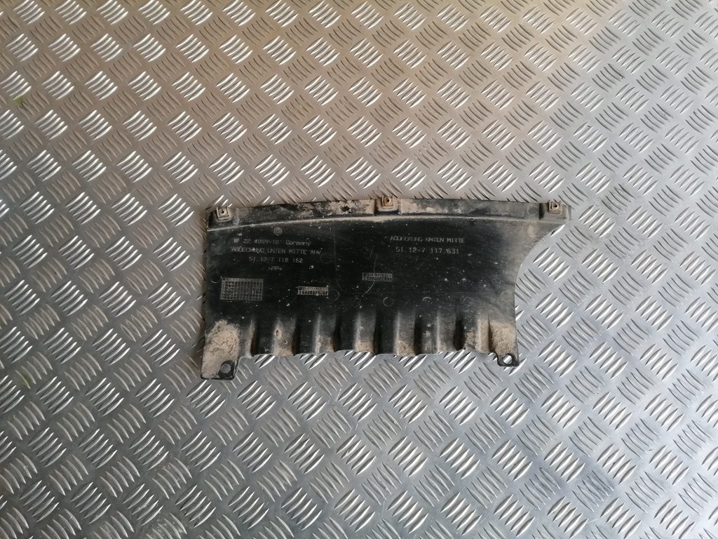 Aizmugurēja bufera aizsargs priekš BMW 1 E87 2009 WHITE 1 Aizmugurēja bufera aizsargs priekš BMW 1 E87 2009 WHITE