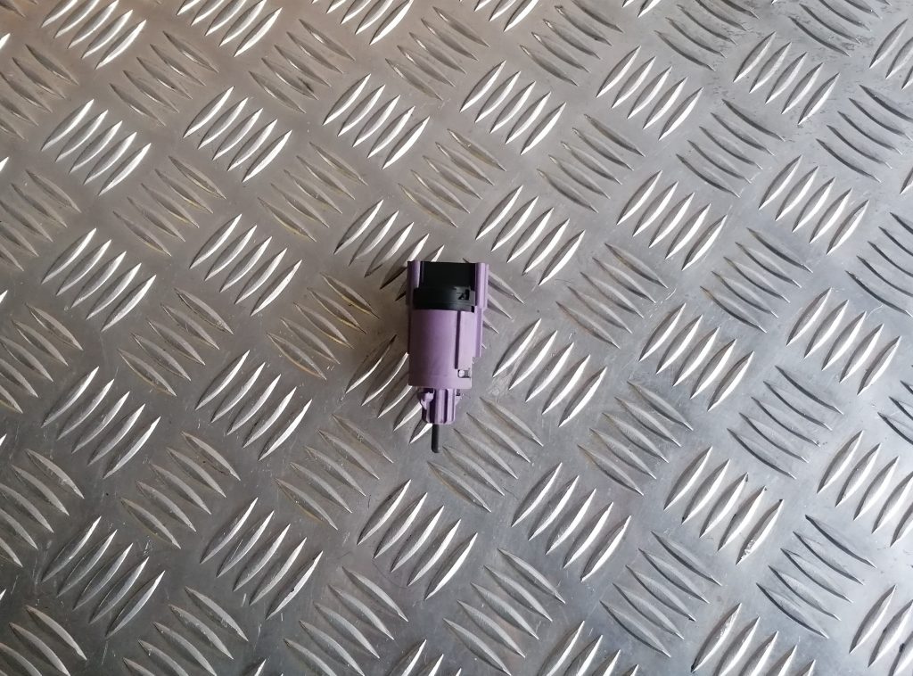 Bremžu signāla slēdzis priekš VAG 19322000