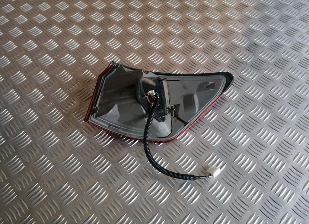 Aizmugurējais kreisais lukturis priekš LEXUS IS250 2007