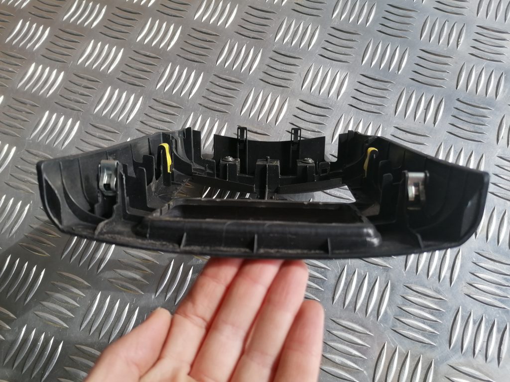 Centrālās konsoles (apdares) aizmugurēja daļa priekš LEXUS IS250 2007