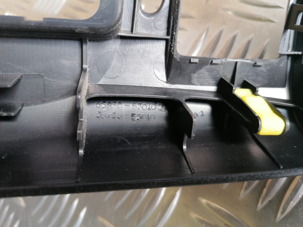 Centrālās konsoles (apdares) aizmugurēja daļa priekš LEXUS IS250 2007