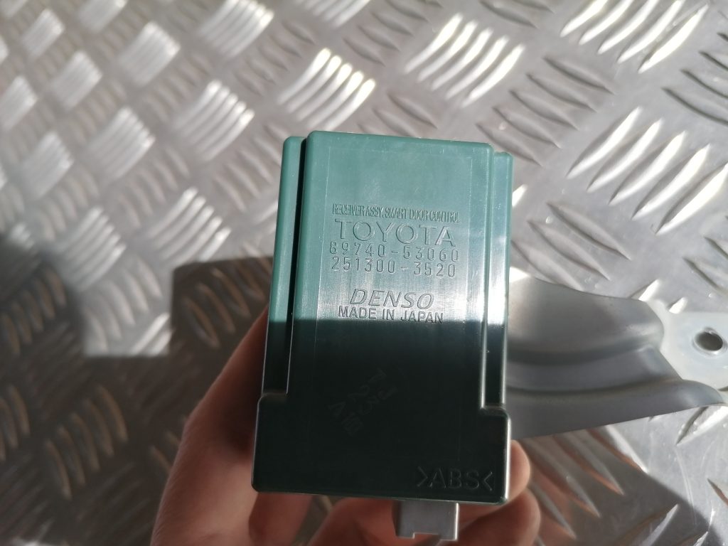 Priekšējo kreiso durvju vadības bloks priekš LEXUS IS250 2007