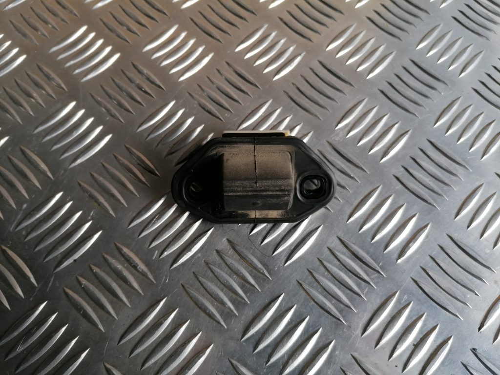 Bagažnieka vāka rokturis priekš LEXUS IS250 2007 2 Bagažnieka vāka rokturis priekš LEXUS IS250 2007