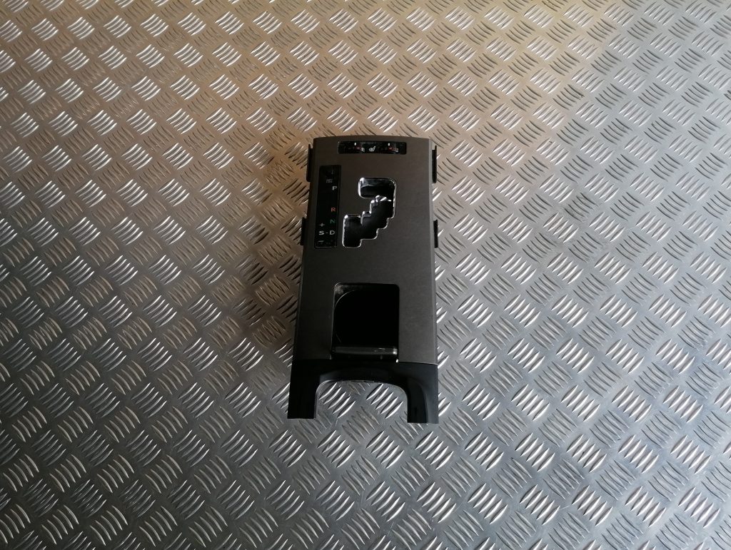 Ātrumu pārslēgšanas vadības panelis priekš LEXUS IS250 2007 1 Ātrumu pārslēgšanas vadības panelis priekš LEXUS IS250 2007