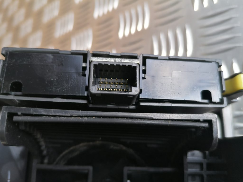 Ātrumu pārslēgšanas vadības panelis priekš LEXUS IS250 2007 7 Ātrumu pārslēgšanas vadības panelis priekš LEXUS IS250 2007