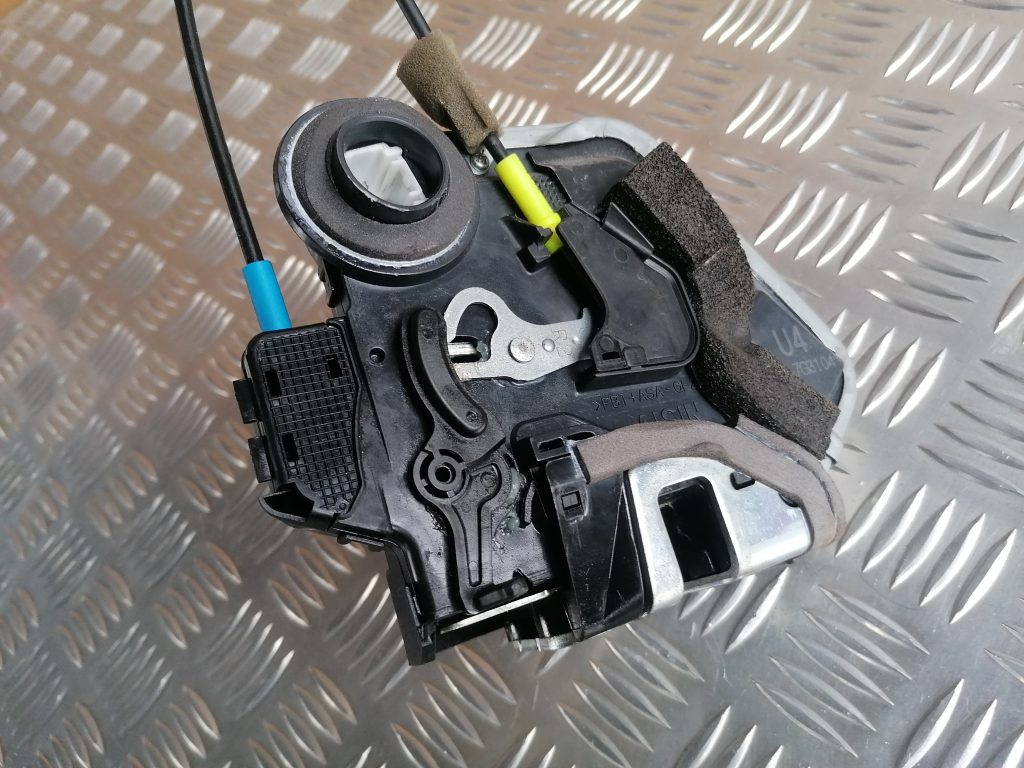 Aizmugurējo labo durvju slēdzene priekš LEXUS IS250 2007 3 Aizmugurējo labo durvju slēdzene priekš LEXUS IS250 2007