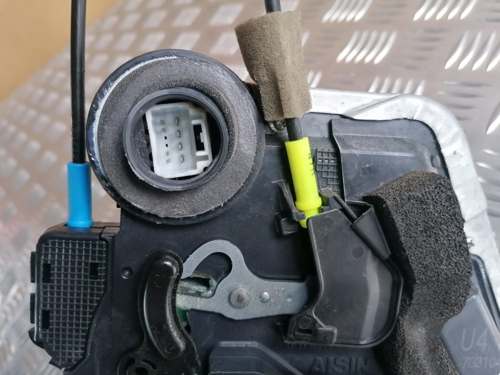 Aizmugurējo labo durvju slēdzene priekš LEXUS IS250 2007 5 Aizmugurējo labo durvju slēdzene priekš LEXUS IS250 2007