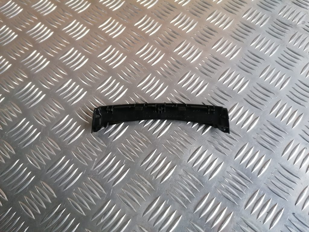 Dekoratīva apdare centrālās konsoles nodalījumam priekš LEXUS IS250 2007