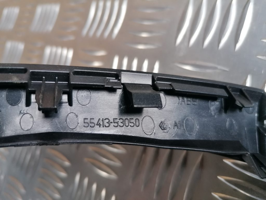 Dekoratīva apdare centrālās konsoles nodalījumam priekš LEXUS IS250 2007