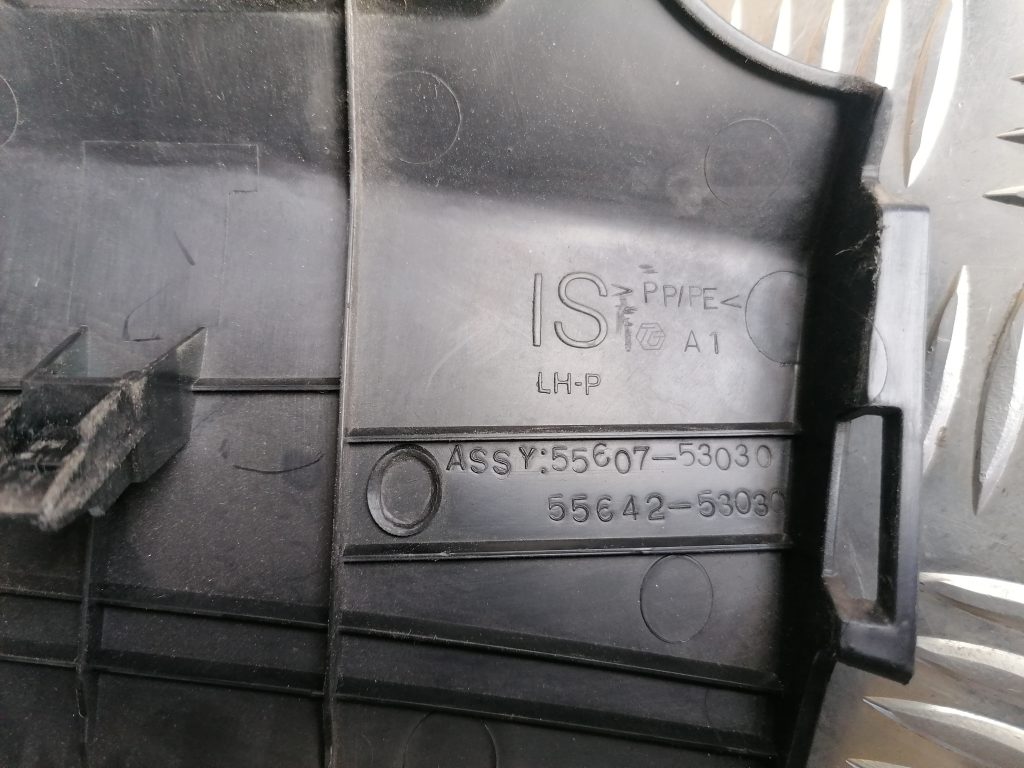 Mērinstrumentu paneļa apakšēja apdare priekš LEXUS IS250 2007