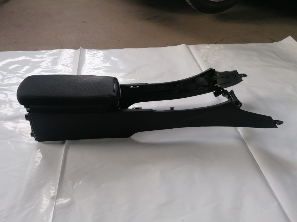 Centrālās konsoles apdares lielākā daļa priekš LEXUS IS250 2007 3 Centrālās konsoles apdares lielākā daļa priekš LEXUS IS250 2007