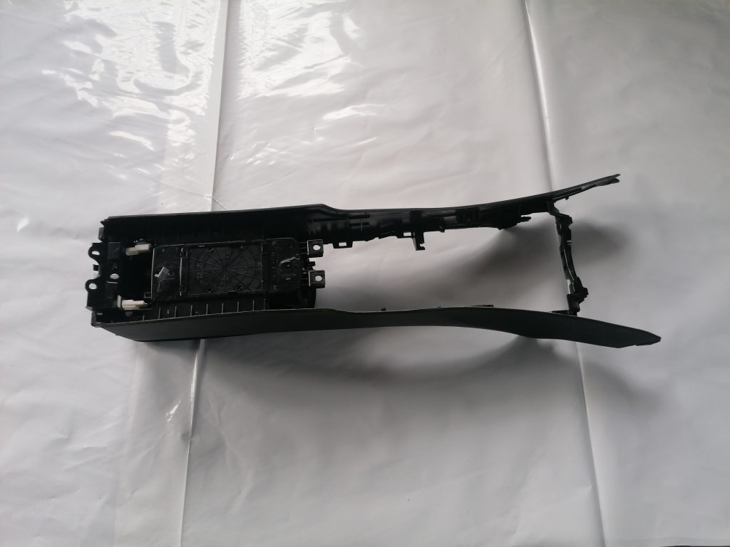 Centrālās konsoles apdares lielākā daļa priekš LEXUS IS250 2007 2 Centrālās konsoles apdares lielākā daļa priekš LEXUS IS250 2007