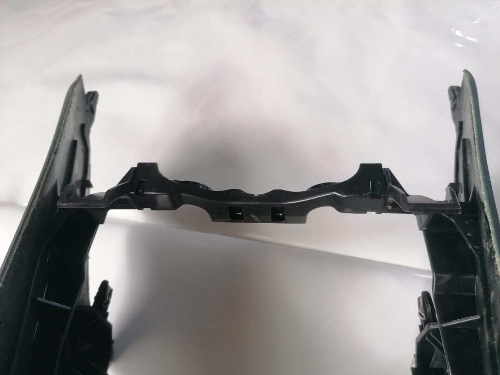 Centrālās konsoles apdares lielākā daļa priekš LEXUS IS250 2007 6 Centrālās konsoles apdares lielākā daļa priekš LEXUS IS250 2007