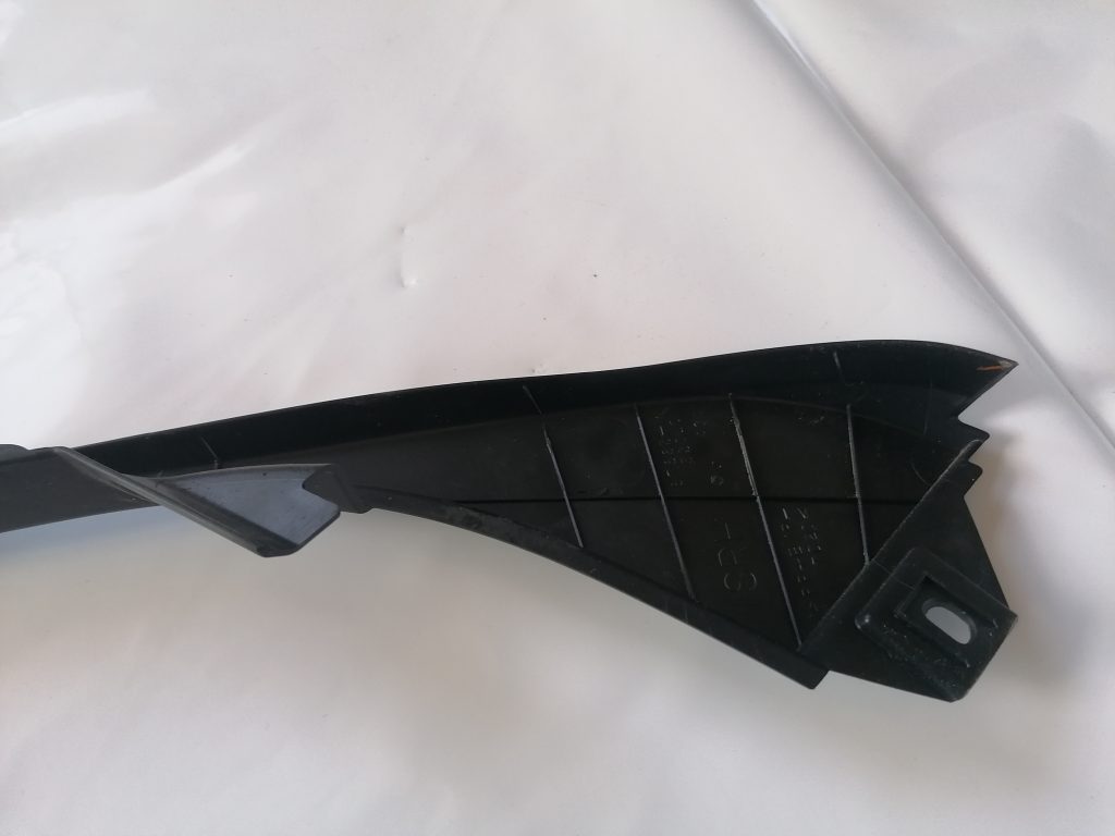 Priekšējo labo durvju moldings priekš LEXUS IS250 2007 3 Priekšējo labo durvju moldings priekš LEXUS IS250 2007