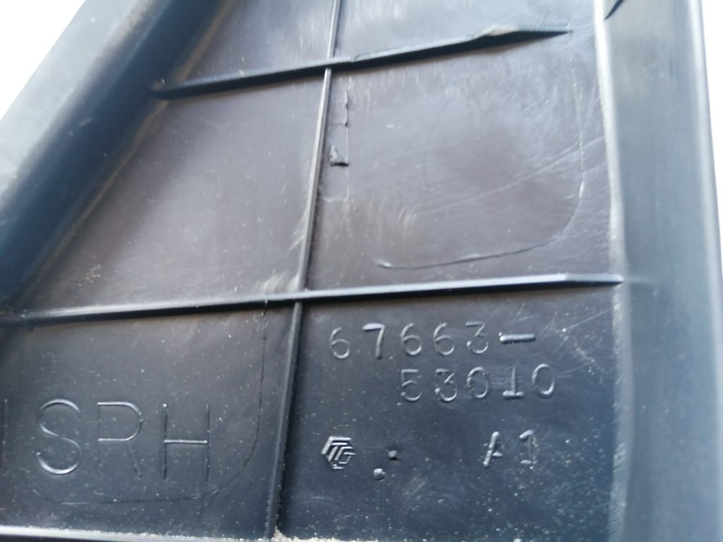 Priekšējo labo durvju moldings priekš LEXUS IS250 2007 5 Priekšējo labo durvju moldings priekš LEXUS IS250 2007