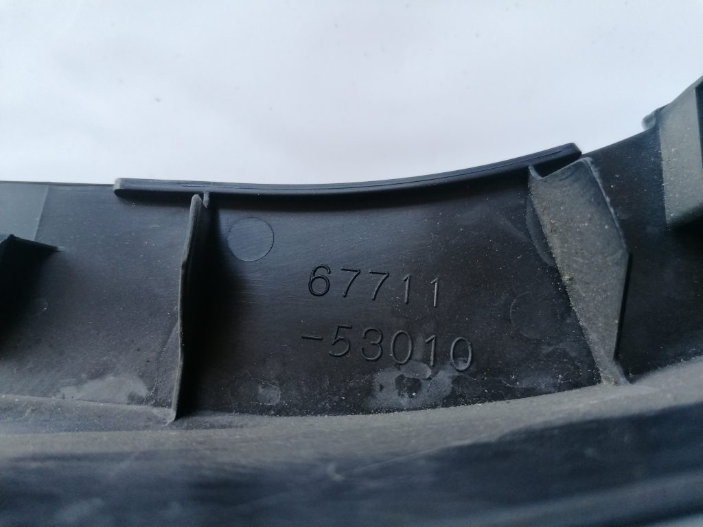 Priekšējo labo durvju apdare priekš LEXUS IS250 2007