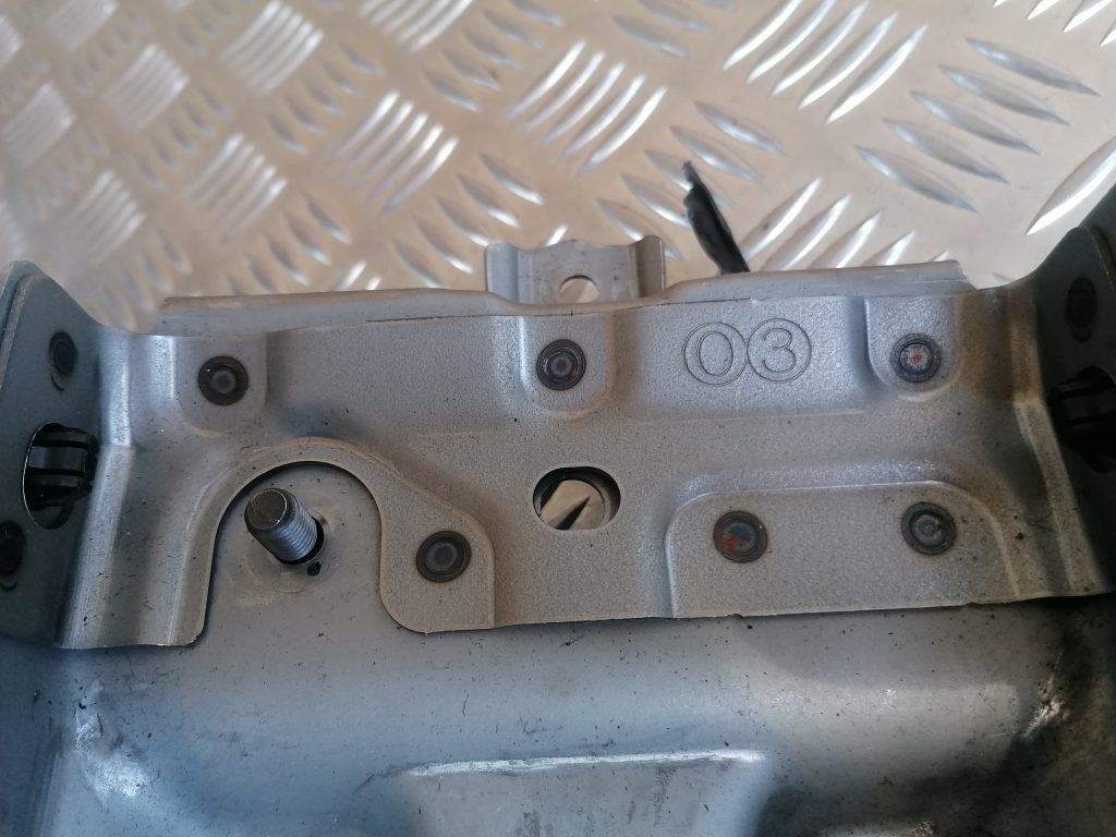 Priekšēja bufera pastiprinātāja kronšteins priekš LEXUS IS250 2007 3 Priekšēja bufera pastiprinātāja kronšteins priekš LEXUS IS250 2007