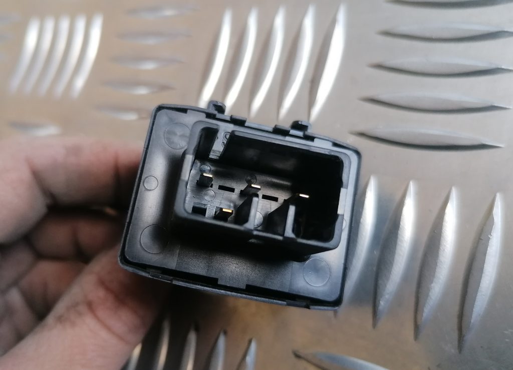 Stop signāla devējs priekš LEXUS IS250 2007 3 Stop signāla devējs priekš LEXUS IS250 2007