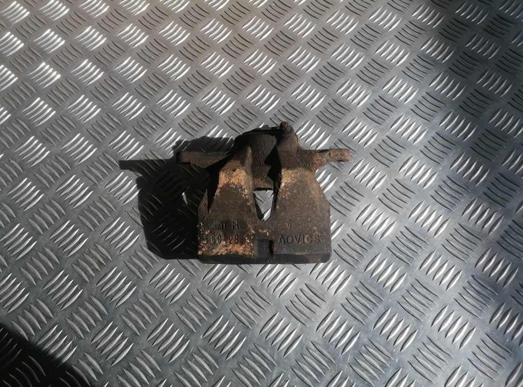 Priekšējais labais suports priekš LEXUS IS250 2007 1 Priekšējais labais suports priekš LEXUS IS250 2007