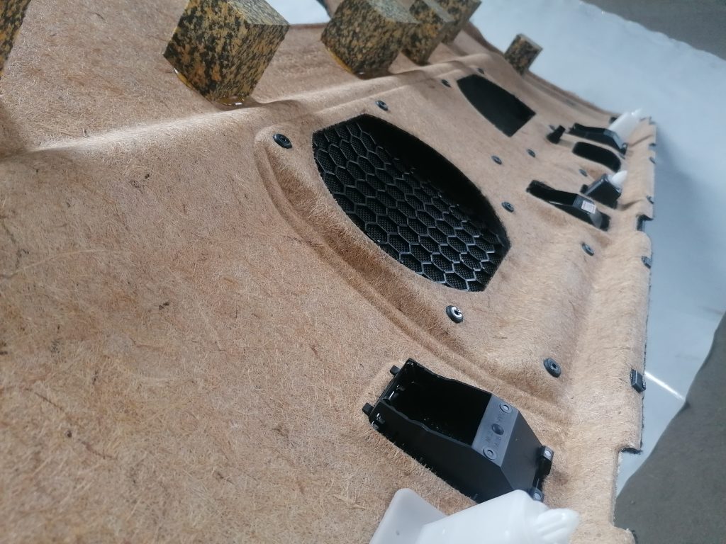 Bagāžnieka nodalījuma plaukts priekš LEXUS IS250 2007