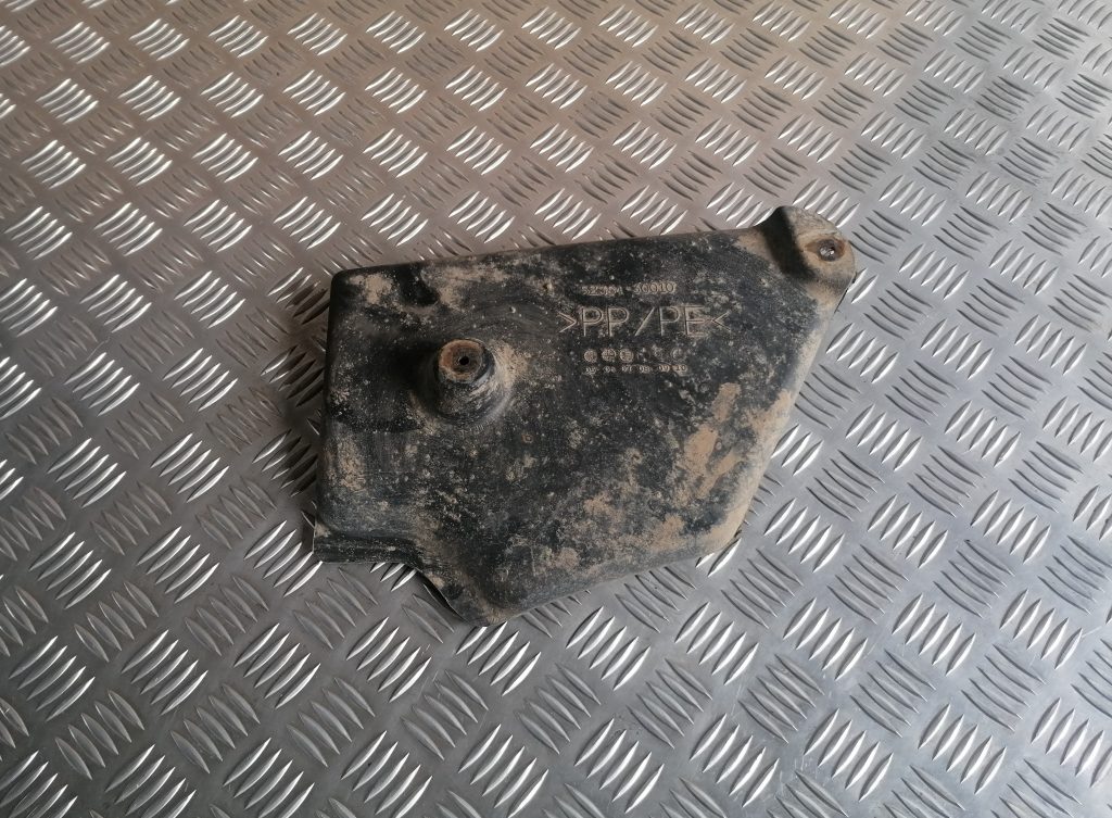 Dzinēja aizsargdaļas priekš LEXUS IS250 2007 2 Dzinēja aizsargdaļas priekš LEXUS IS250 2007