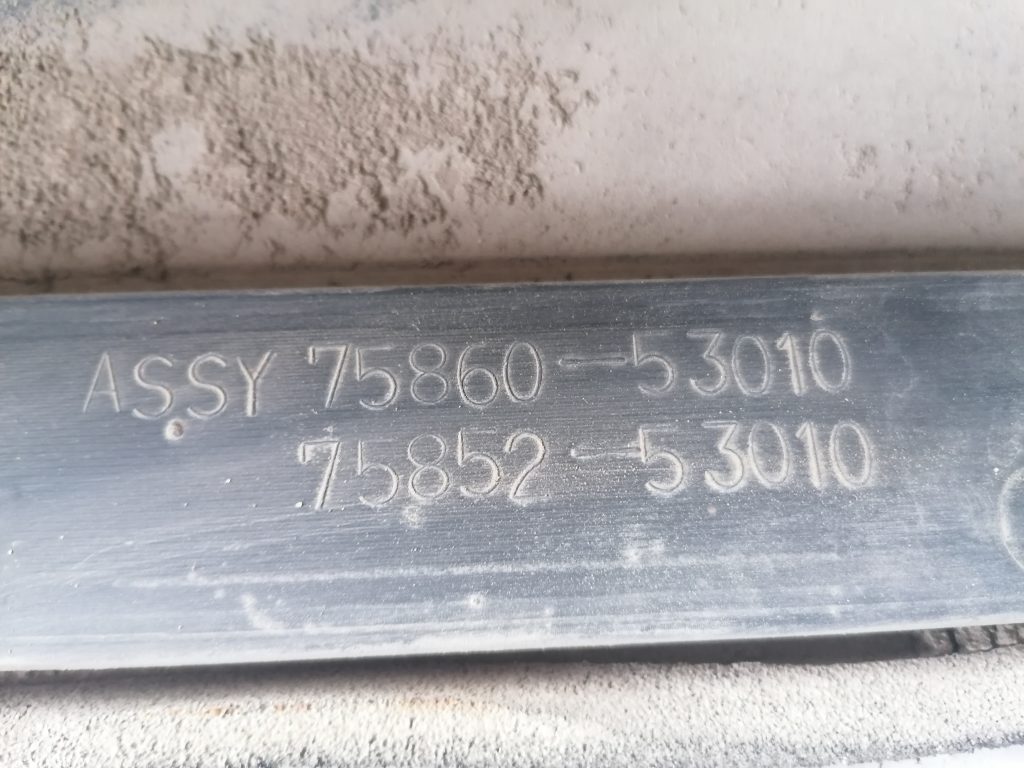 Ārēja sliekšņa kreisa uzlika priekš LEXUS IS250 2007