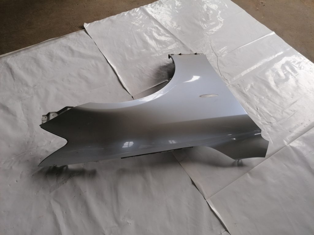 Priekšējais labais spārns priekš LEXUS IS250 2007 2 Priekšējais labais spārns priekš LEXUS IS250 2007