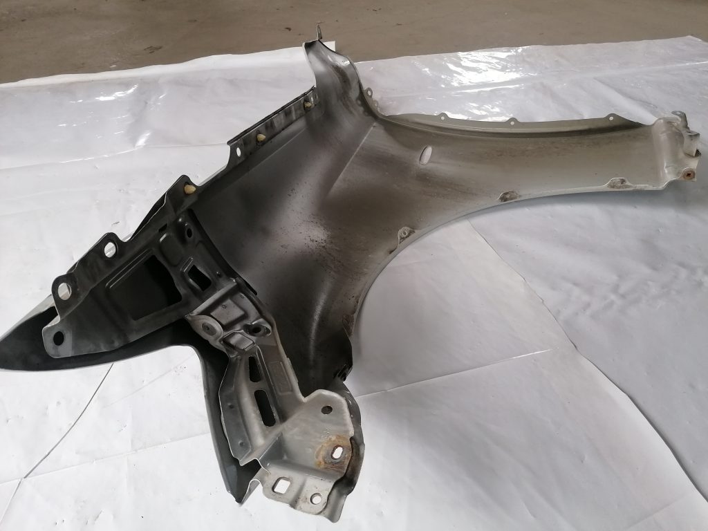 Priekšējais labais spārns priekš LEXUS IS250 2007 7 Priekšējais labais spārns priekš LEXUS IS250 2007