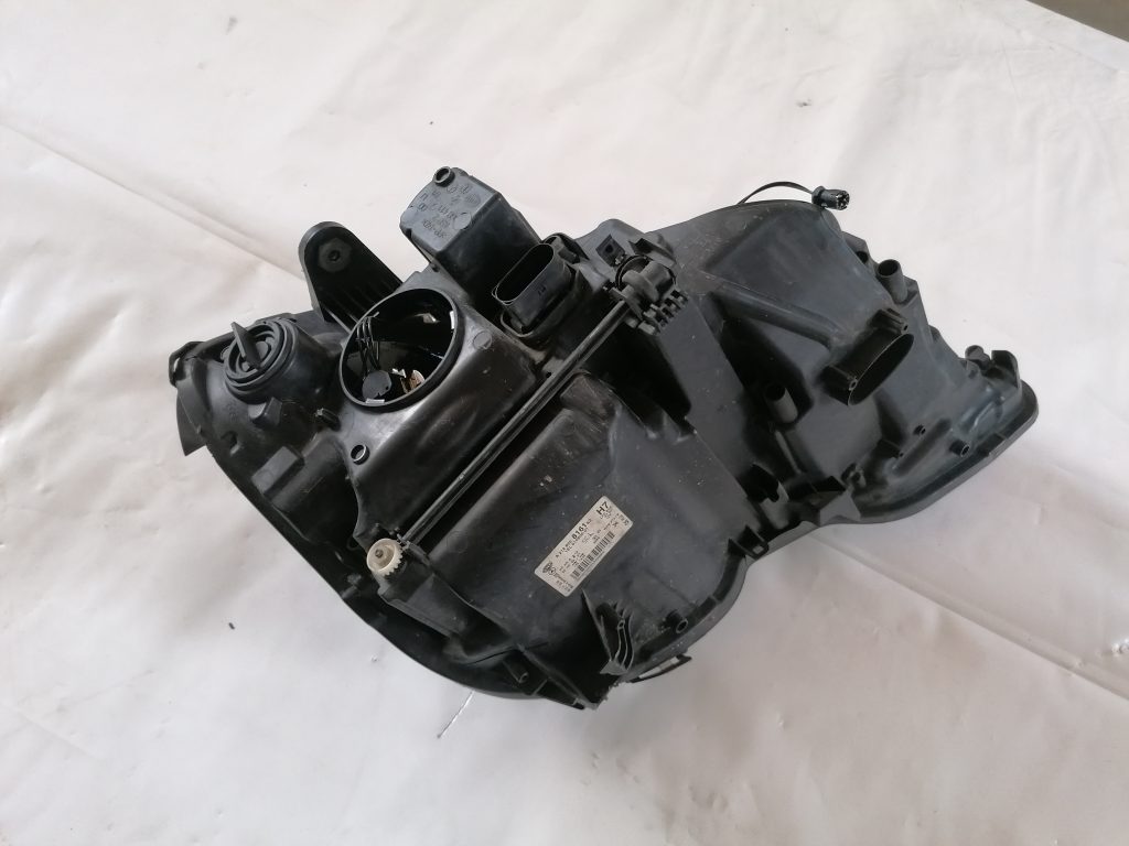 Priekšējais kreisais lukturis priekš Mercedes-Benz E 2009-2016 A2128208161